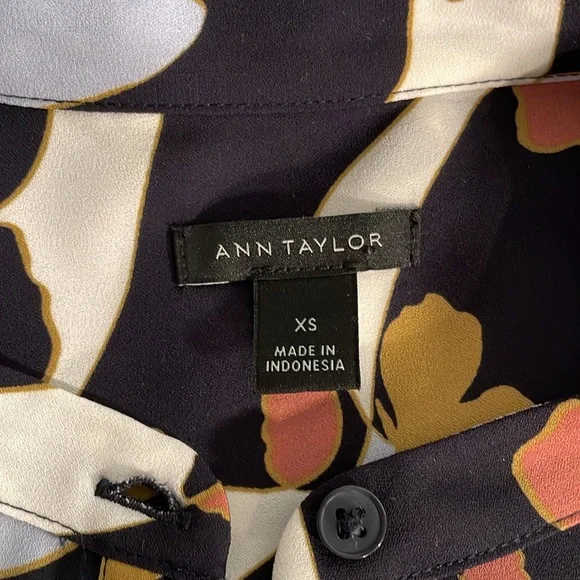 Ann Taylor Floral-Print pleated crepe blouse - XS - Picture 3 of 5
